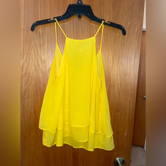 Women’s Top - Picture 4 of 5